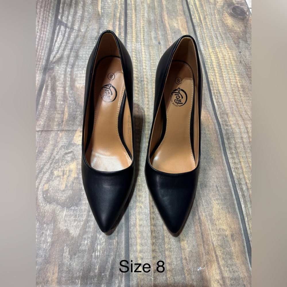 Chic Black Pointed Toe Heels